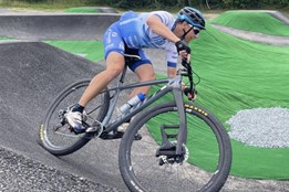 Slavnostní otevření první pumptrackové dráhy v Plzni provázela...