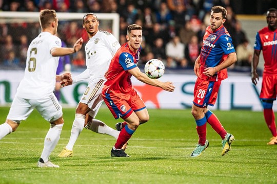 Odvážný výkon Viktorii na body nestačil, Bayern rozhodl v první půli