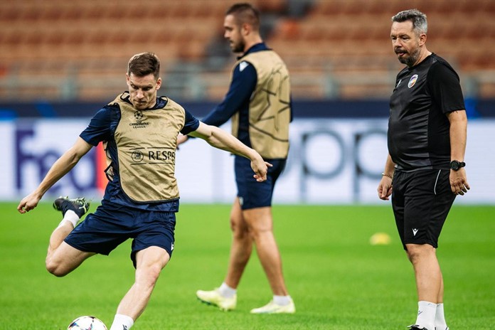 Viktoriáni mají odtrénováno na San Siru, červenomodré barvy plní ulice města