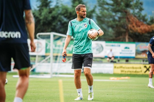 Zdravotní problémy hráčů? Každý den je to lepší a lepší, říká asistent trenéra Marek Bakoš