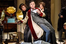 Tylovo divadlo chystá známou operetu Leonarda Bernsteina v hlavní...