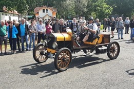 XXXIII. Jízda historických vozidel okolím Plzně přivábila obrovské...