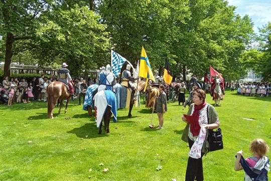 Historický víkend v Plzni přilákal v sobotu obrovské množství návštěvníků