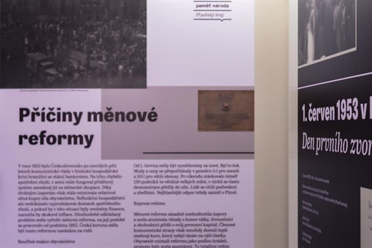 Výstava Den prvního zvonění připomíná 70 let od plzeňských protestů a laureáty Ceny 1. června
