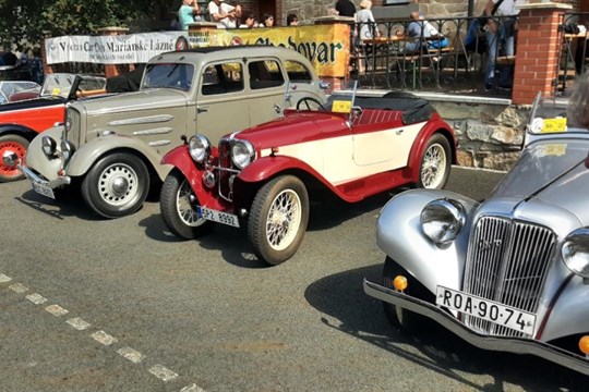 Plzeňským a Karlovarským krajem se v sobotu proháněla stará auta a motorky