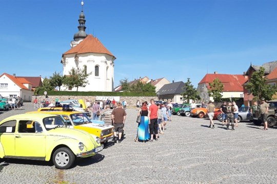 Černošín patřil v sobotu historickým vozidlům!