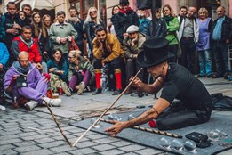 Začíná Pilsen Busking Fest. Hudebníci, tanečníci či žongléři zaplní...