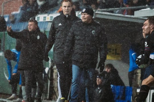 Šulc? Měli by o něm přemýšlet i v jiných sférách, chválil plzeňského mladíka kouč Koubek