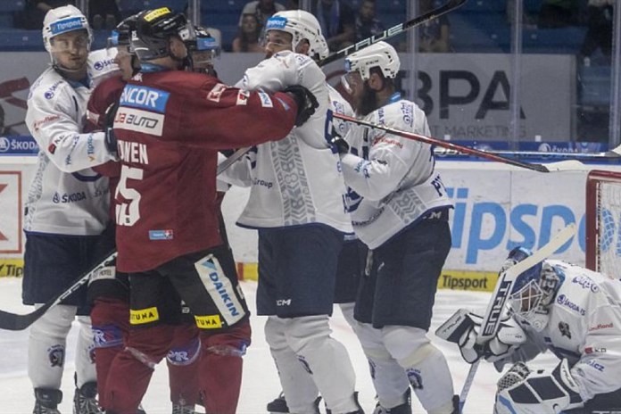 Kolaps v posledních minutách připravil hokejisty Plzně o body v zápase se Spartou