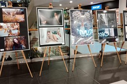 Vernisáž výstavy fotografií Fotoklubu Plzeň přilákala do OC Galerie...