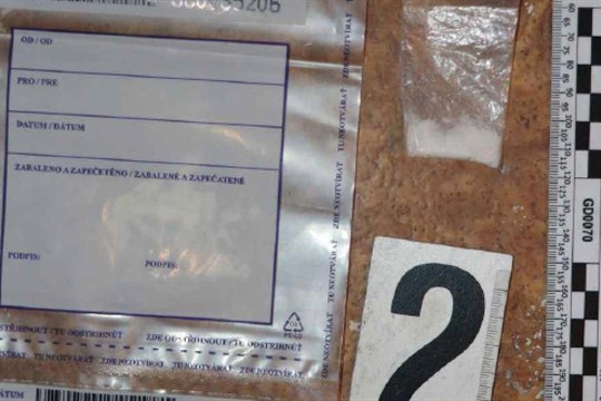 Kriminalisté na Plzeňsku dopadli mladíka, který vyráběl a prodával pervitin