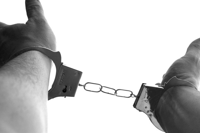 Muž z Karlovarska nakupoval přes sociální sítě zboží ze zahraničí, přišel o statisíce!