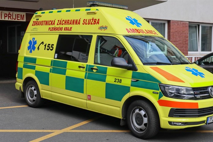 V Červeném Hrádku nejspíš unikal plyn, žena a dvě děti skončily v nemocnici