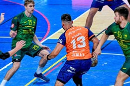 Plzeňští házenkáři v brněnských Maloměřicích po rozpačité první...