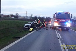 Aktualizováno: Na silnici mezi Přešticemi a Lužany se srazila čtyři...