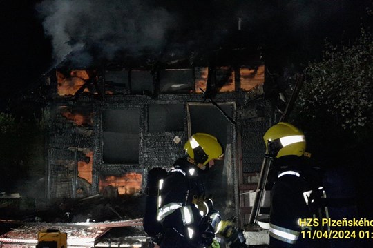 Požár chaty u Boleveckého rybníka založil muž, který chtěl spáchat sebevraždu!