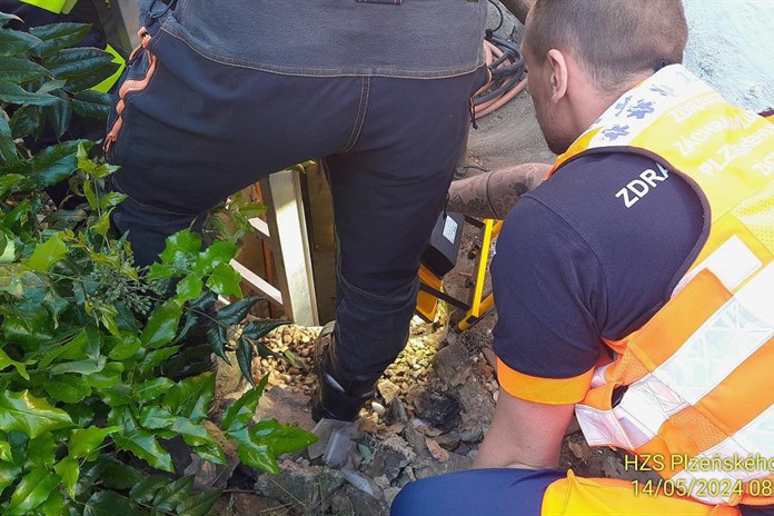 Drama v Přešticích. Muž spadl do osm metrů hluboké studny!