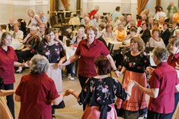 Senioři baví seniory. V Měšťanské besedě se koná festival plný...