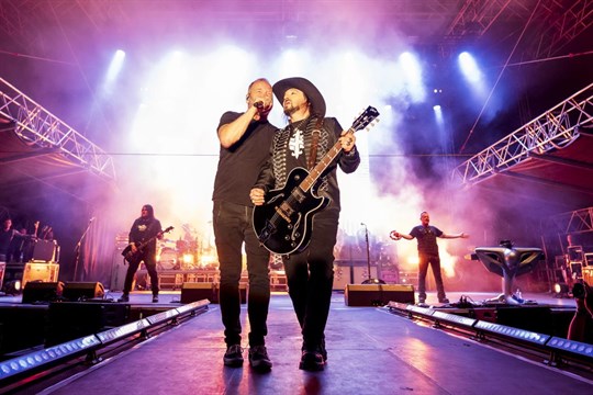 Hudební festival Hrady CZ se přesouvá na Švihov, láká na jeden z posledních koncertů Lucie s Davidem Kollerem