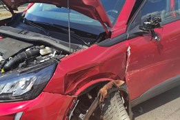 Na přivaděči na Klatovy se řítilo auto v protisměru. Nabouralo do...