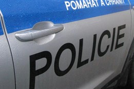 Na Klatovsku se při předjíždění srazila dvě auta. Policisté hledají...