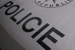 Policisté v Plzni pátrají po muži. Vloupal se do rodinného domu!