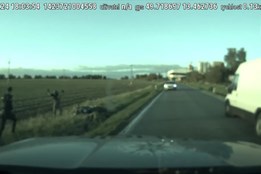 VIDEO: Aby se vyhnul policejní kontrole, nahlásil, že je na soudu...