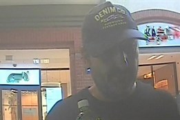 V bankomatu našel 36 tisíc, peníze si ponechal. Po muži pátrají...