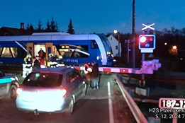 Na přejezdu Hrádku u Sušice se srazilo auto s vlakem!