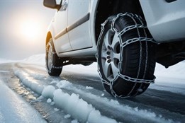 Dopravu dnes komplikoval nejen sníh, ale na řadě míst i mrznoucí...