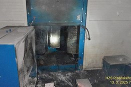 V jedné z výrobních hal v Holýšově vypukl požár, 350 lidí se muselo...