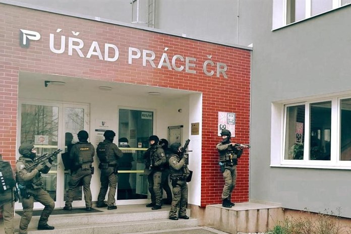 Policejní zásah: V Klatovech proběhlo cvičení na eliminaci aktivního útočníka