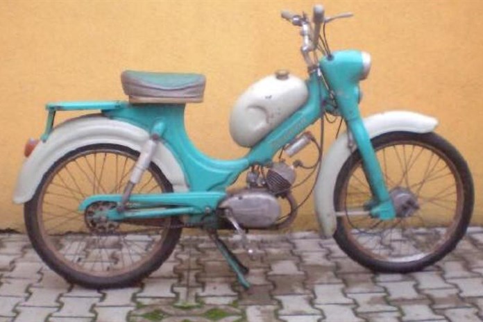 Z garáže zmizely dva historické motocykly