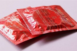 Náruživý mladík ukradl za 10 dní přes 3000 kondomů