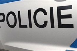 Školačku v trolejbuse obtěžoval neznámý muž, policisté hledají svědky!