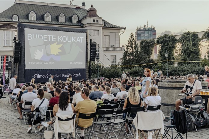 Letní kino v galerii, stodole i kavárnách a pivovaru. Plzeňské filmové večery nabídnou snímků