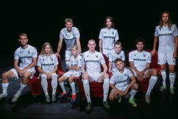 Na prknech, která znamenají svět. Druhá sada dresů Plzně odkazuje...