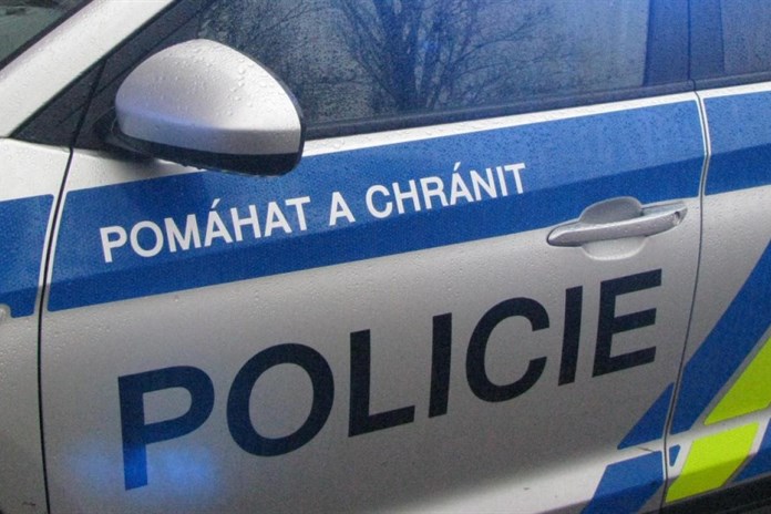 Dvojice pachatelů okradla muže u nádraží v Rokycanech. Policisté je dopadli!