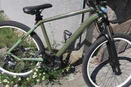 Cyklistce se nechtělo čekat na červenou. Místo toho skončila v...