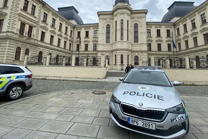 Bombový anonym vyklidil soudy v Plzni