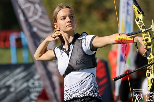 Mladá plzeňská lukostřelkyně zaskočila hvězdu Horáčkovou. Domácí šampionát ovládla juniorka Továrnická