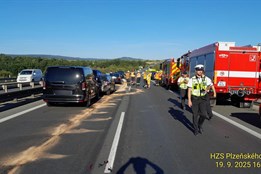 Hromadná nehoda uzavřela dálnici D5 mezi Plzní a Rokycany ve směru...