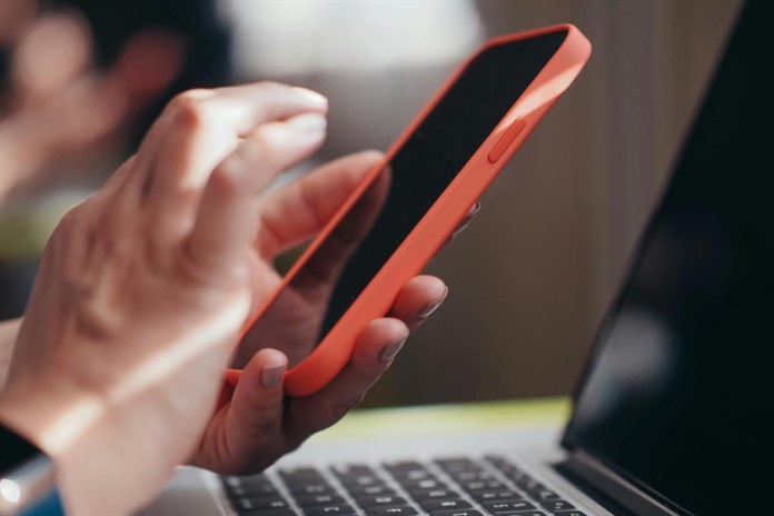 Policie varuje: Podvodníci se vydávají za kriminalisty a lákají z lidí peníze