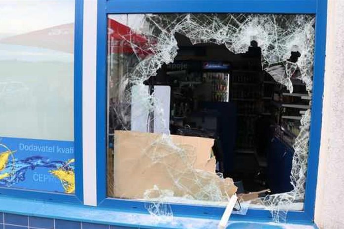 Zloděj obral čerpací stanice o téměř půl milionu