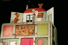 Pejsek a kočička potěšili děti v Plzni