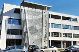 Karlovarský kraj posílá audit nemocnice policii. Má prověřit možné...