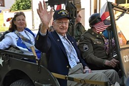 Kříše na Rokycansku odhalí pomník americkému veteránovi Earlovi...