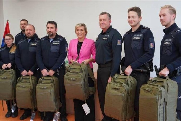 Policisté v Karlovarském kraji dostali nové záchranářské vybavení