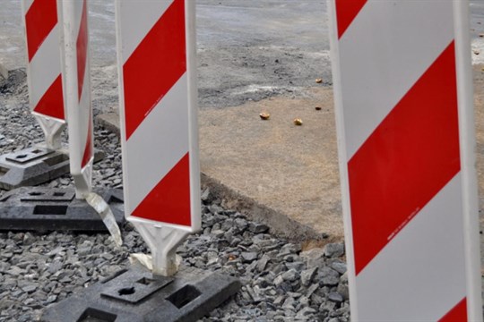 Na hlavním tahu u Draženova začíná oprava silnice a kruhového objezdu