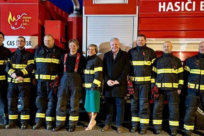 Bochov převzal dvě nová vozidla, jedno z nich poslouží i seniorům